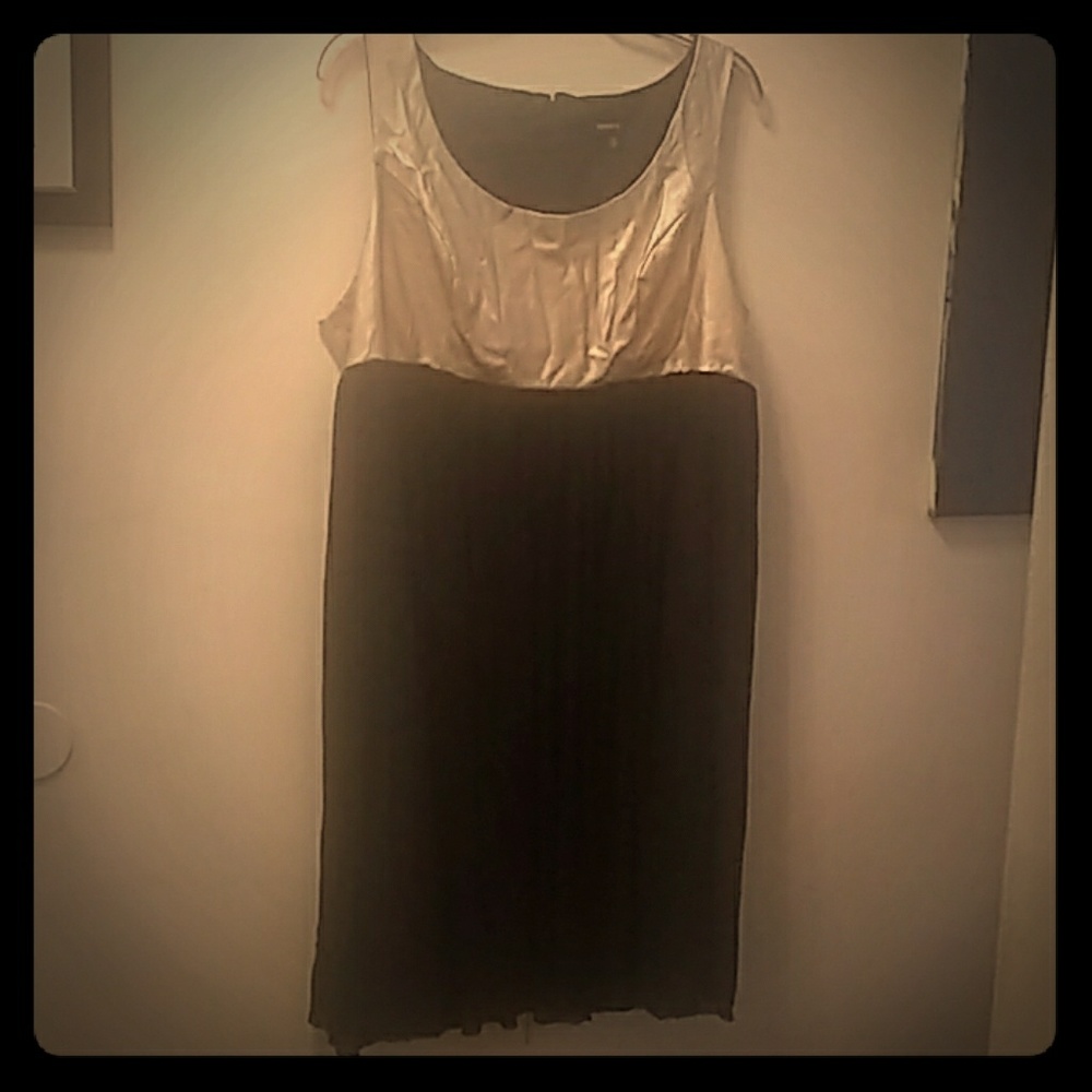 3x Gold and dress